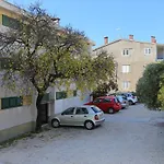 Apartments With A Parking Space Makarska - 18498