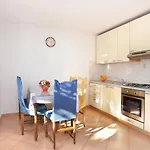 Apartments With A Parking Space Makarska - 18498