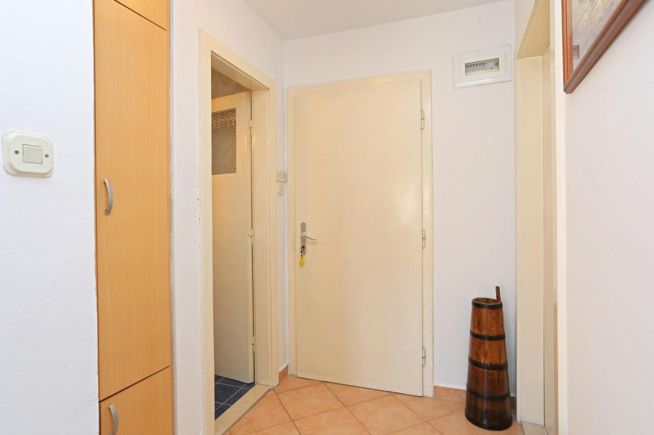 With A Parking Space - 18498 Apartment Makarska